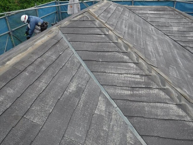 棟の撤去が完了した既存屋根